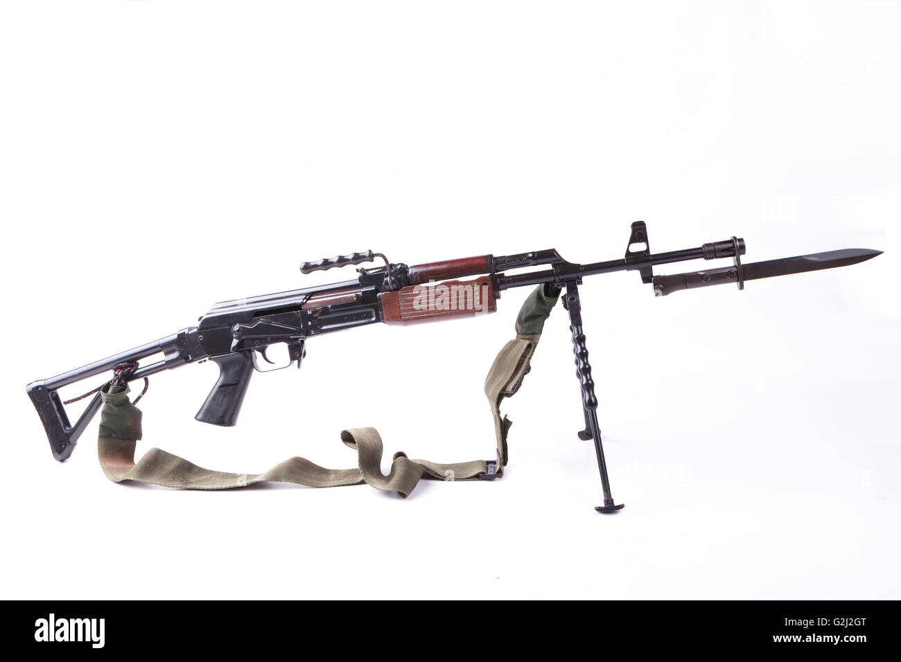 Vecchia machinegun ha con treppiede e baionetta isolati su sfondo bianco Foto Stock