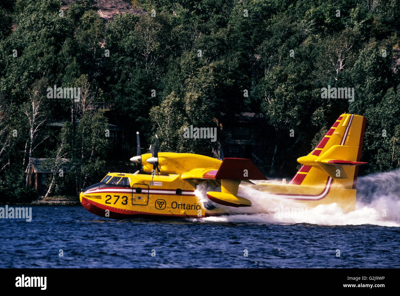 Ontario bombardieri ad acqua acqua di riempimento di serbatoi, Sudbury, Ontario, Canada Foto Stock