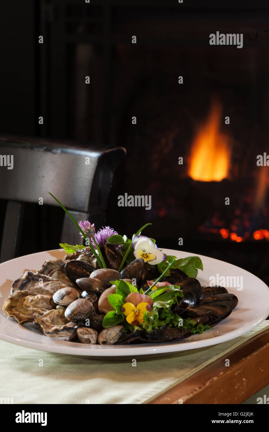 Piatto elegante West Coast seafood crea un still-life in un ristorante locale di Courtenay Courtenay Comox Valley Vancouver Foto Stock
