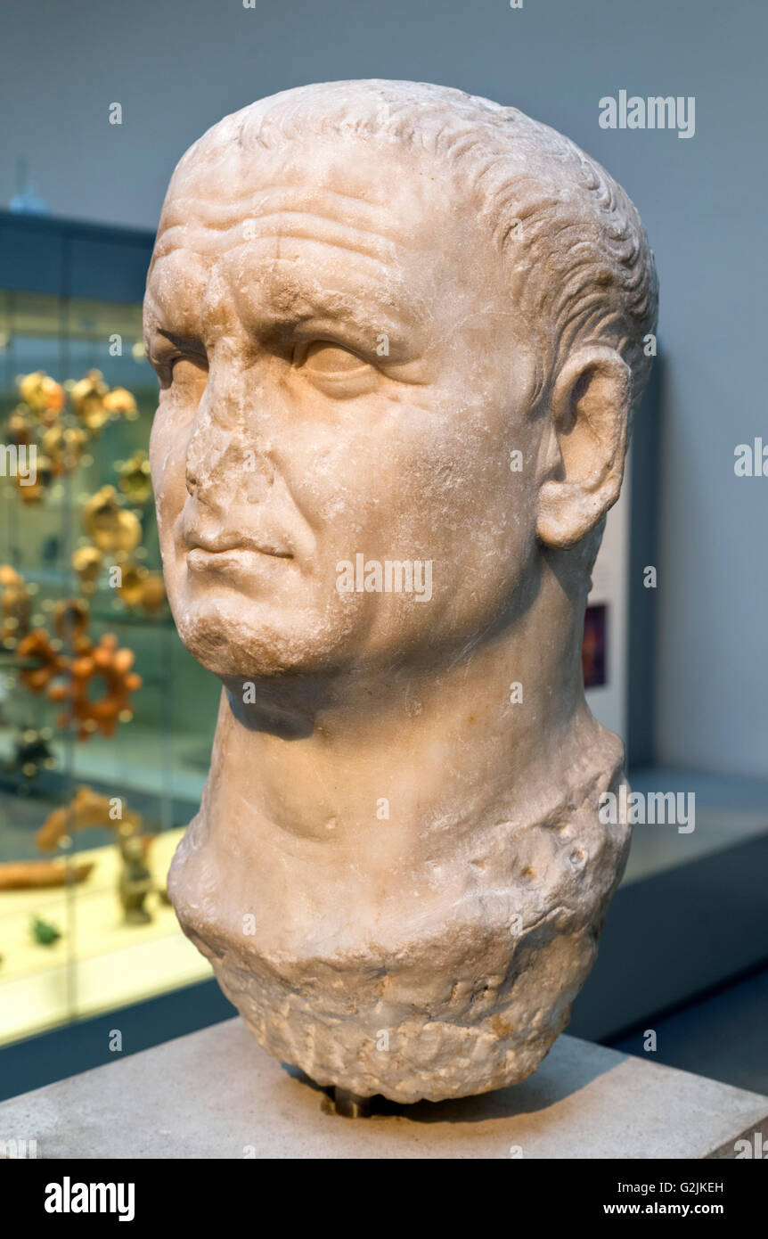 Busto di marmo dell'imperatore Vespasiano (9 – 79 d.C.), nono imperatore dell'Impero Romano (69-79 d.C.), data della statua del 70-80 d.C. Foto Stock