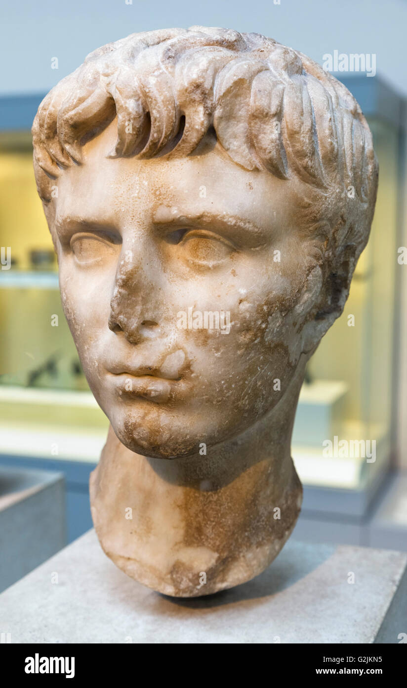 Ritratto in marmo testa di gaio Cesare (20 BC-AD 4), il figlio più anziano di Marcus Vipsanius Agrippa e Julia il sambuco, British Museum, Bloomsbury, London, England, Regno Unito Foto Stock