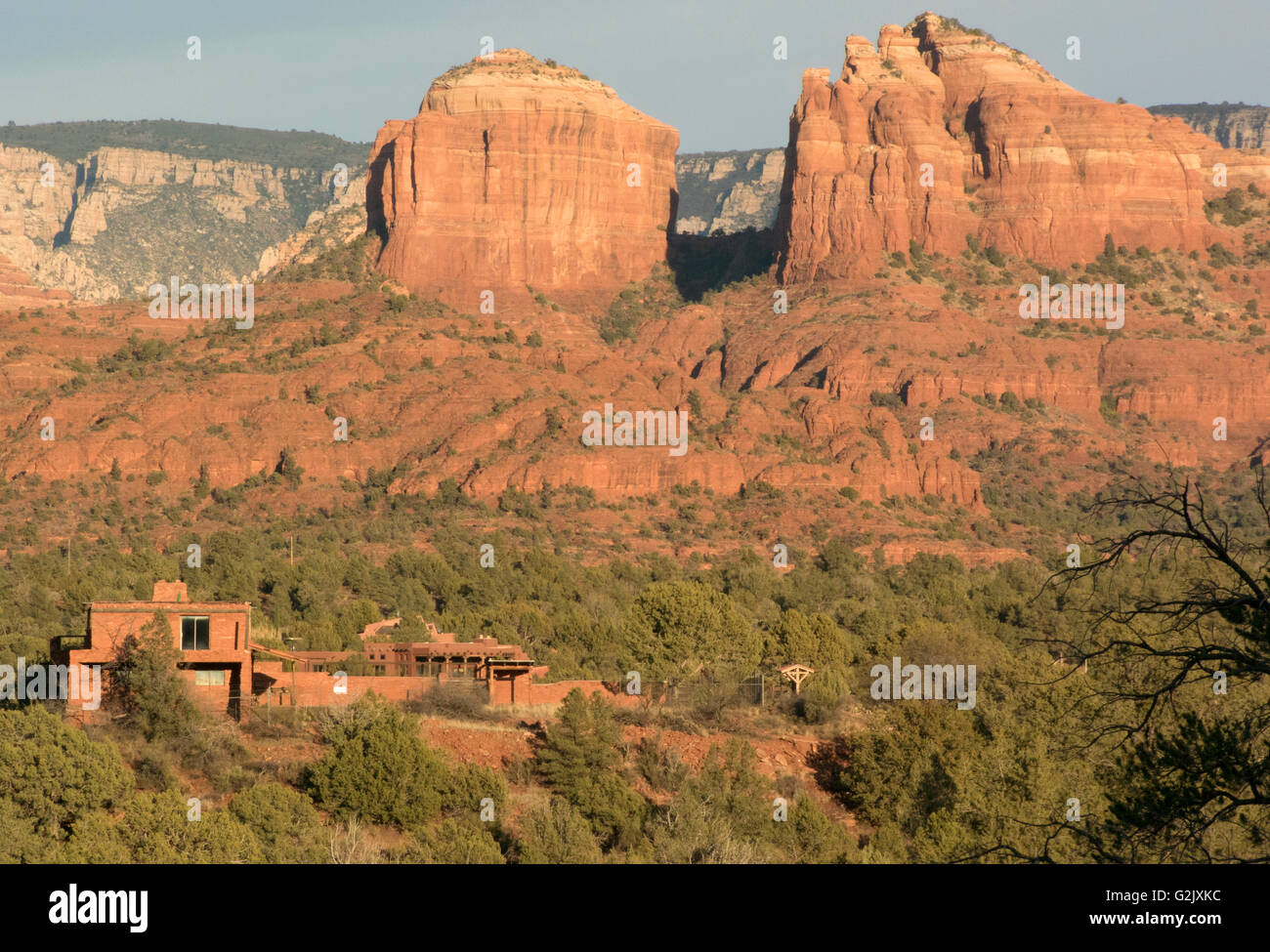 Storica Casa Apache Cattedrale di fuoco Rock formazione Red Rock State Park a Sedona in Arizona dal punto di vista geologico - Ematite/ossido di ferro Foto Stock