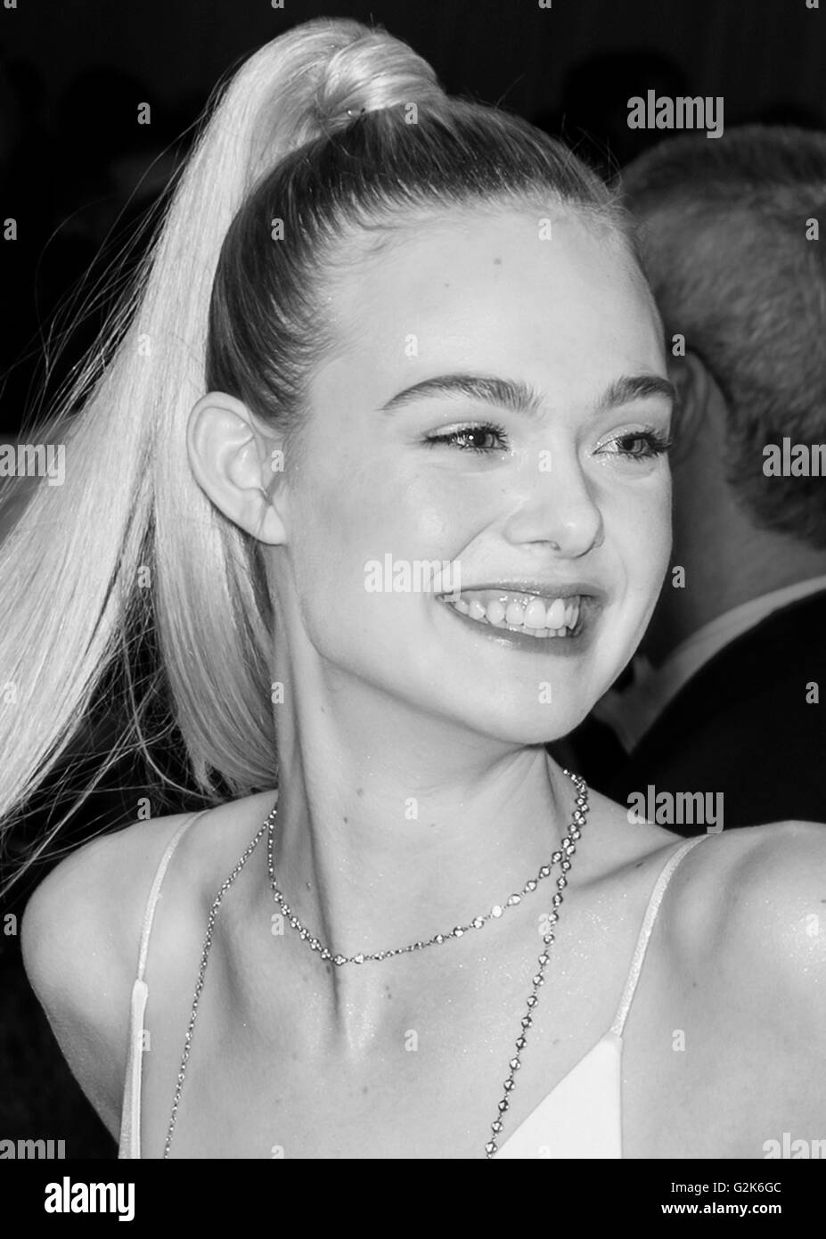 La città di New York, Stati Uniti d'America - 2 Maggio 2016 : Attrice Elle Fanning assiste il 2016 incontrato Gala Foto Stock