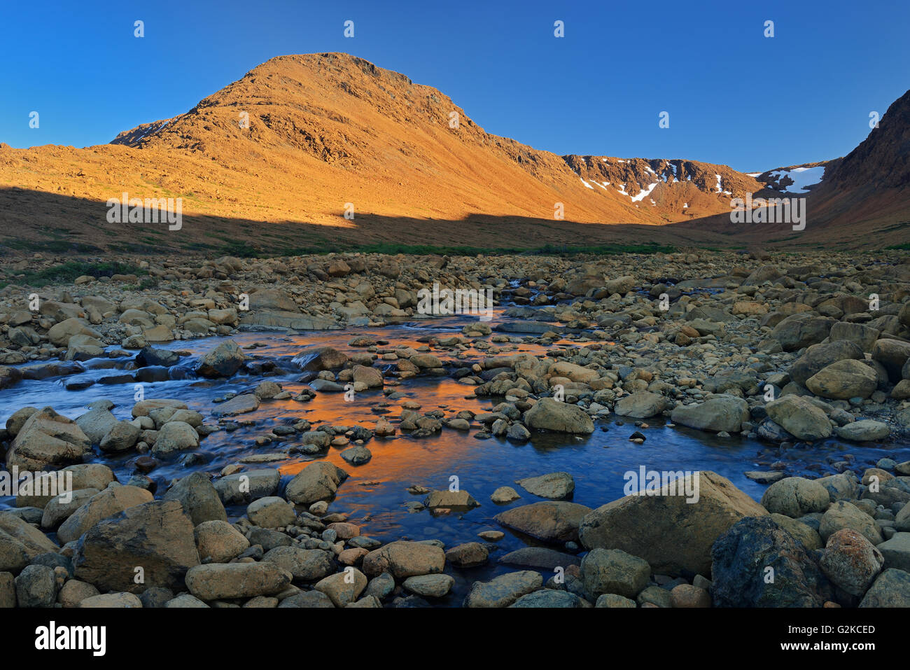 Ultima luce su alpeggi (Terra del mantello) compone le peridotiti ad alto contenuto di ferro Parco Nazionale Gros Morne Terranova e Labrador Foto Stock