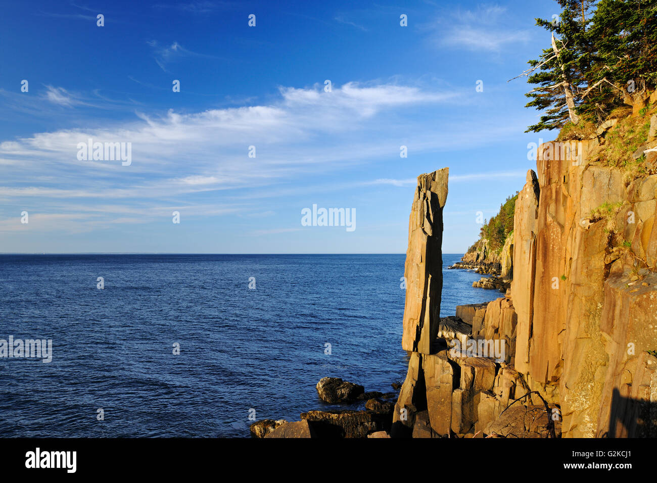 Roccia di bilanciamento sulla Baia di Fundy sul collo Digby Long Island sul collo Digby Nova Scotia Canada Foto Stock