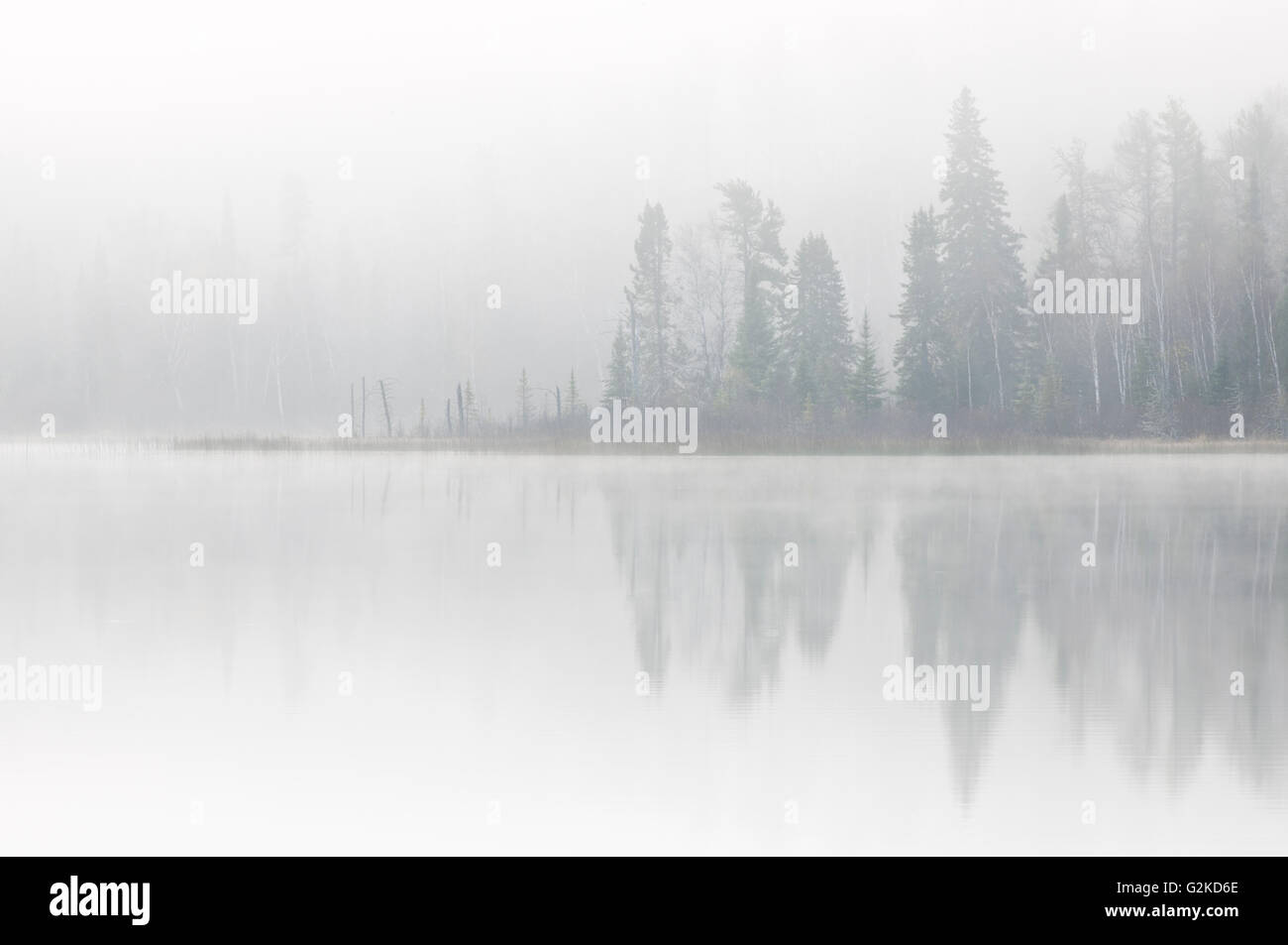 Velatura su un lago settentrionale Longlac Ontario Canada Foto Stock