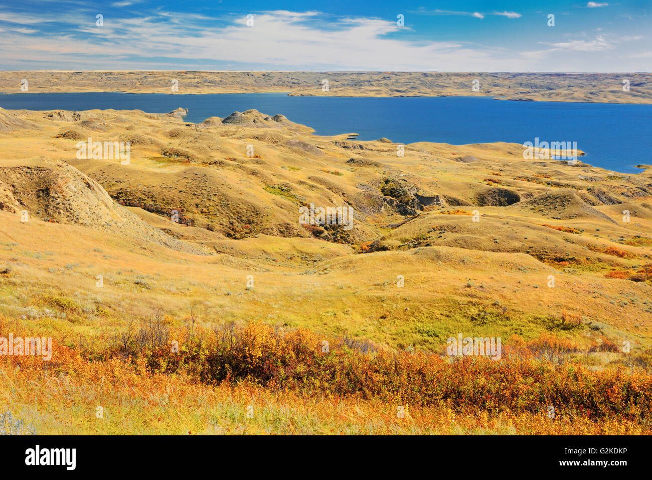 Praterie e badlands attorno al lago Diefenbaker in autunno vicino Beechy Saskatchewan Canada Foto Stock