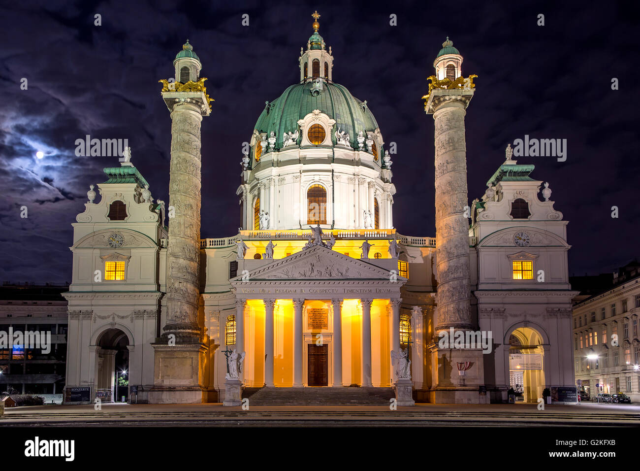 Austria, Vienna, San Carlo, la Chiesa di notte Foto Stock