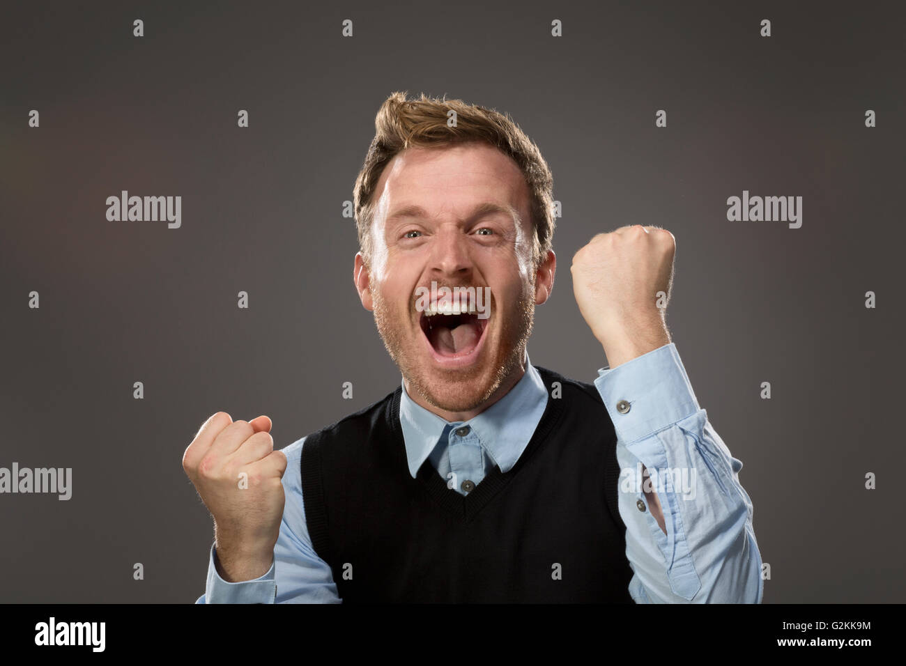 Ritratto di uomo freaking out Foto Stock