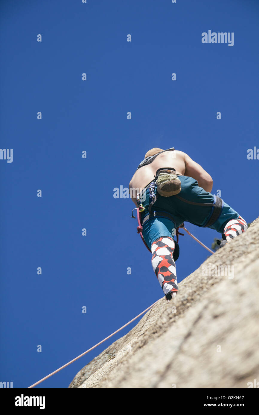 Arrampicata uomo senza mani Foto Stock