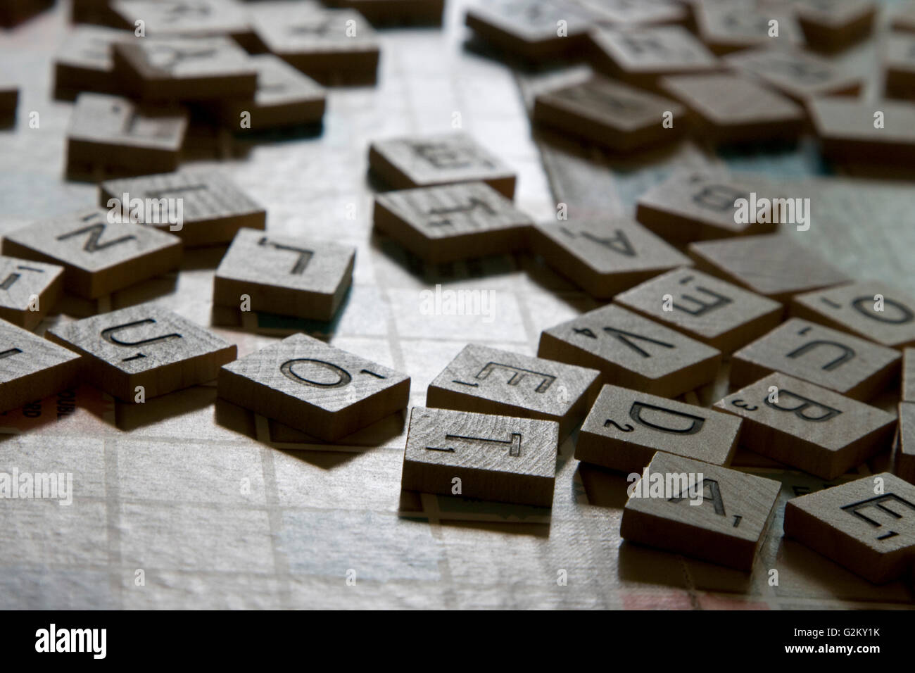 Sparse Lettera di Scrabble piastrelle Foto Stock