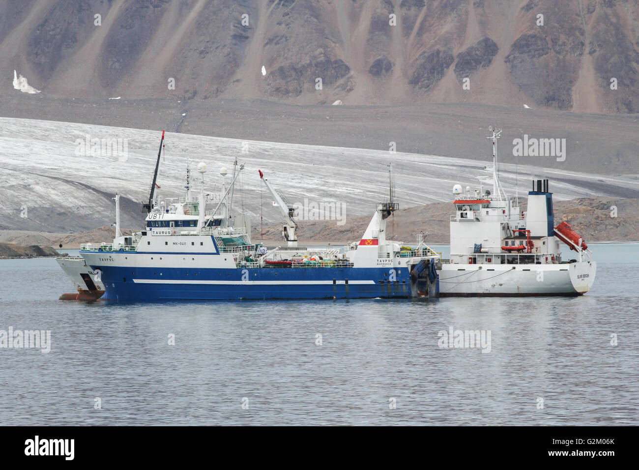 La pesca da traino e di trasporto di una nave ormeggiata. Foto Stock