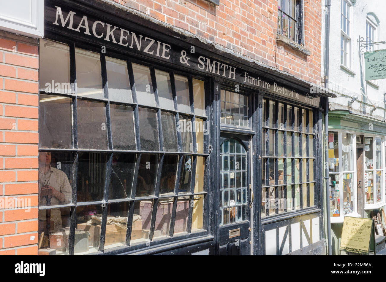 Mackenzie Smith & restauro mobili shop a Ludlow, Shropshire Foto Stock