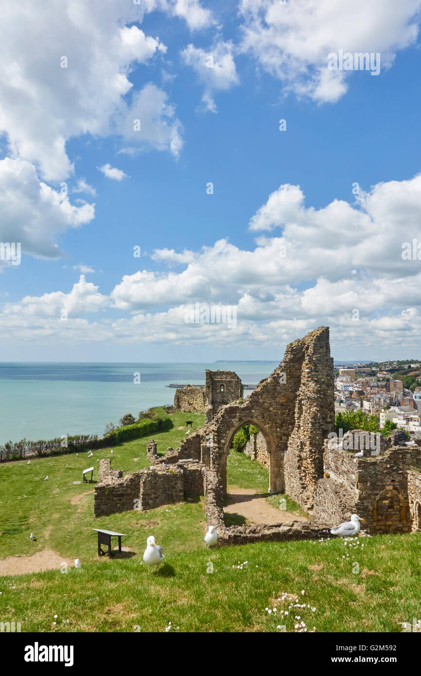 Le rovine del castello di Hastings East Sussex England Regno Unito Gran Bretagna GB Foto Stock