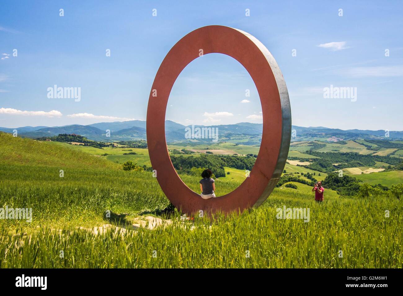 Singolare monumento/attrazioni al di fuori di Volterra, una cima murata cittadina in provincia di Pisa nella regione Toscana, Italia. Foto Stock