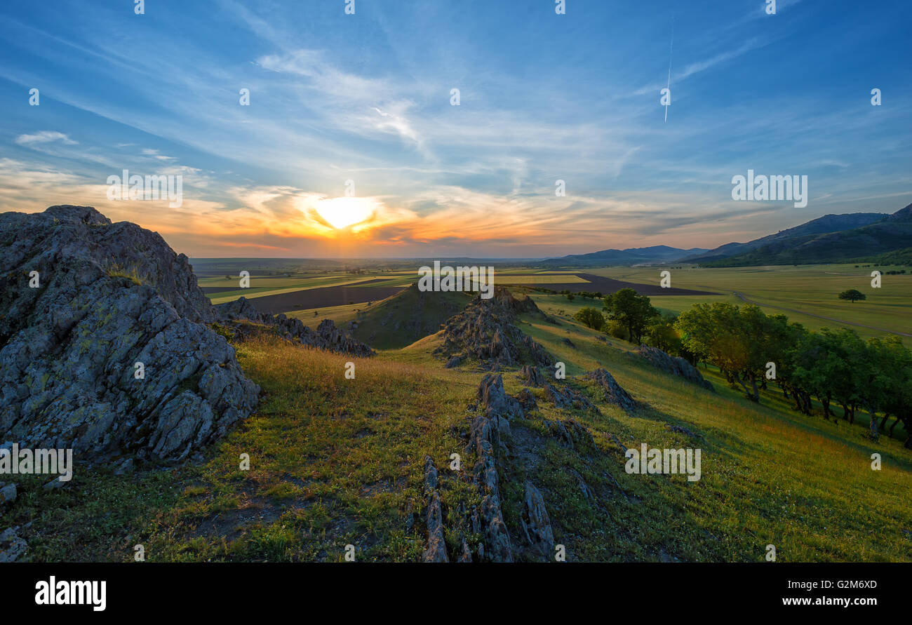 Paesaggio al tramonto in estate, Dobrogea, Romania Foto Stock