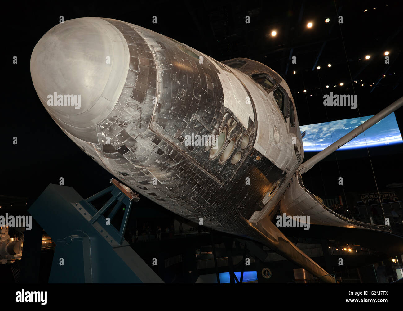 Vista frontale della NASA Orbiter Atlantis del veicolo sul display presso il Kennedy Space Center complesso visitatori. Foto Stock