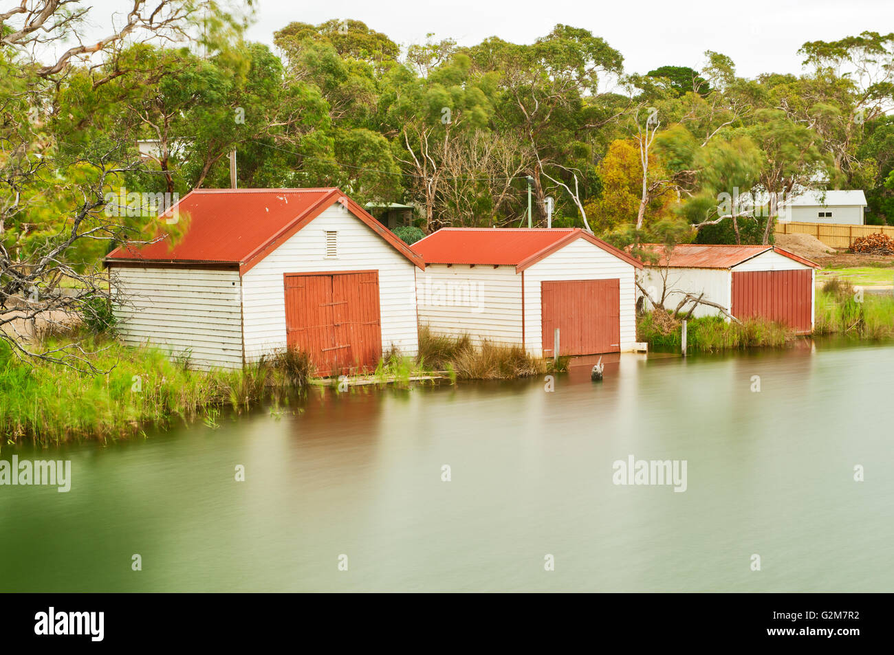 A Boatsheds Anglesea Fiume sulla Great Ocean Road. Foto Stock