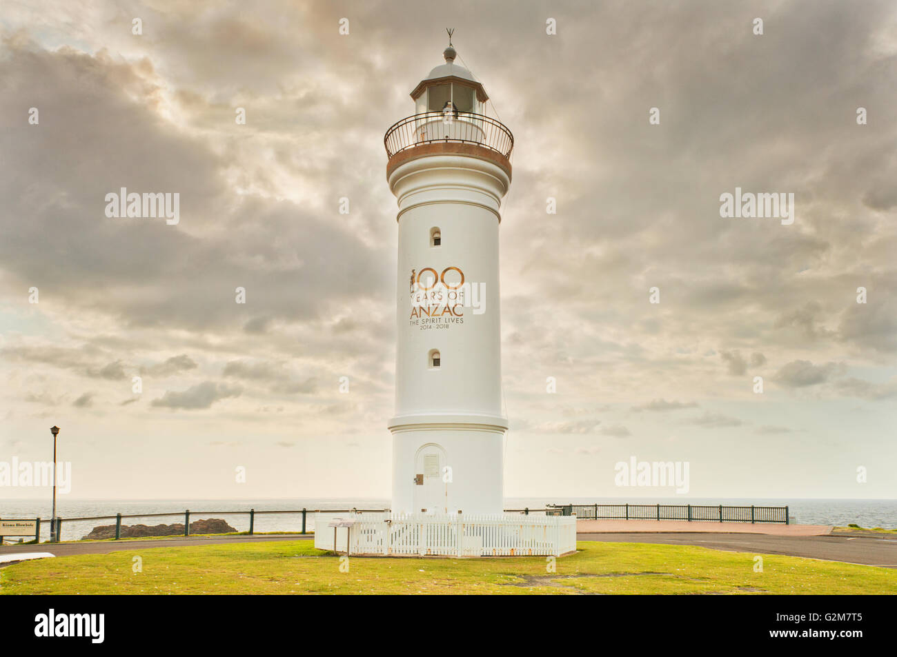 Kiama faro con la sua Anzac Day 100 anniversario omaggio. Foto Stock