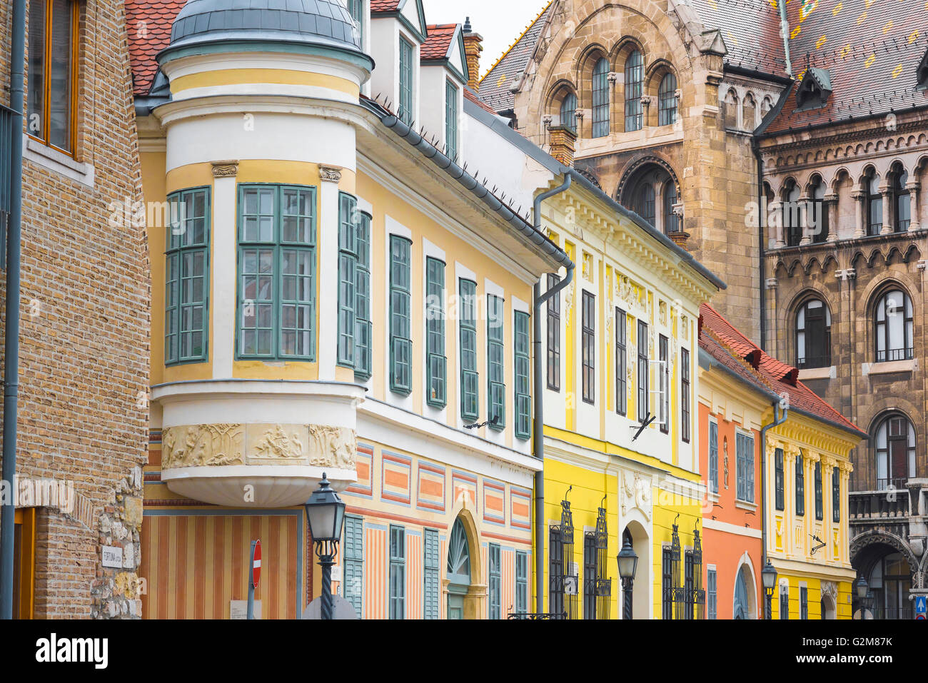 Budapest architettura, vista di elegante architettura dei primi 18th secolo nel quartiere del castello Var di Budapest, Ungheria. Foto Stock