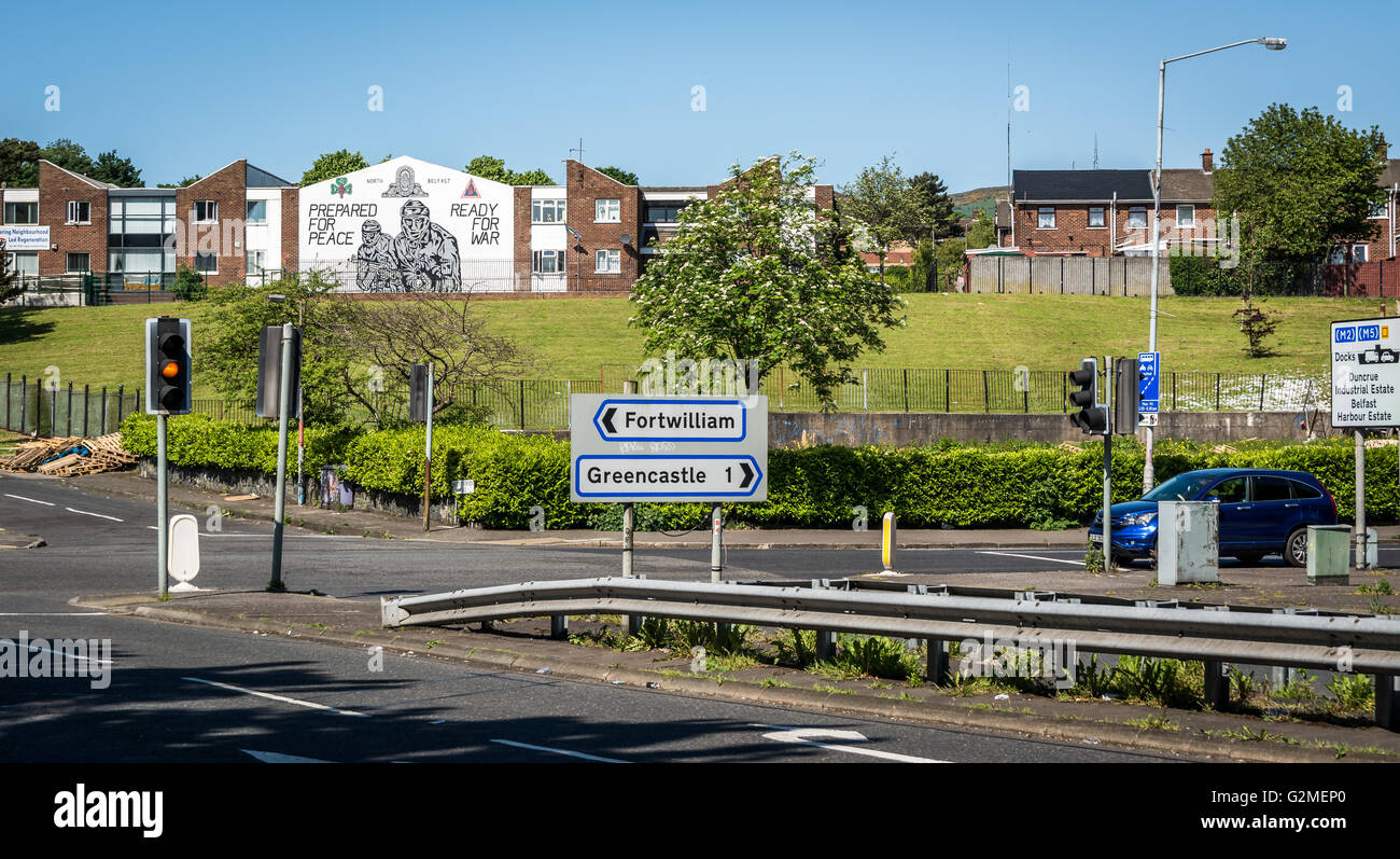 L'ingresso al fedele Mount Vernon Estate a Belfast nord. Foto Stock