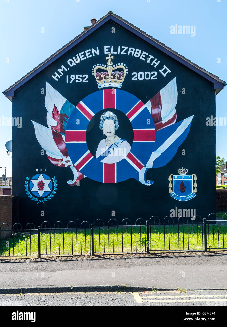 H.M. Queen Elizabeth la seconda murale commemorativo in Rathcoole station wagon, Newtownabbey. Foto Stock