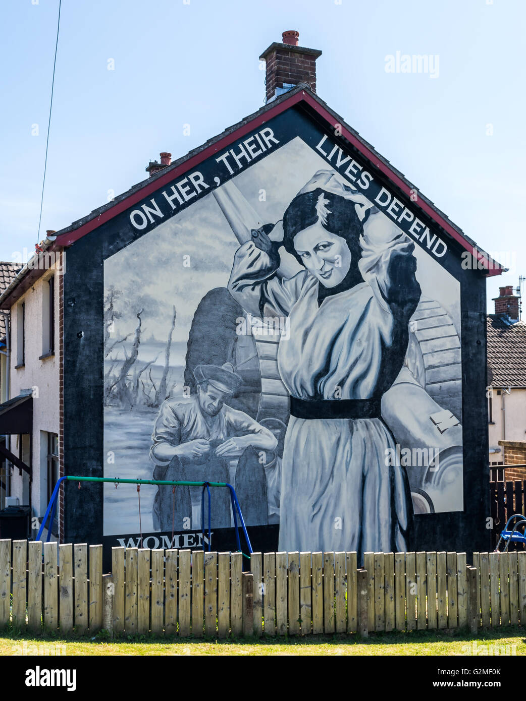 Le donne di Ulster murale di lealisti Rathcoole station wagon, Newtownabbey. Foto Stock