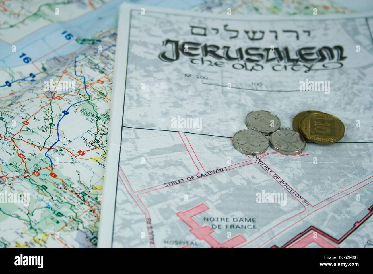 Mappa di Gerusalemme e alcune monete Foto Stock