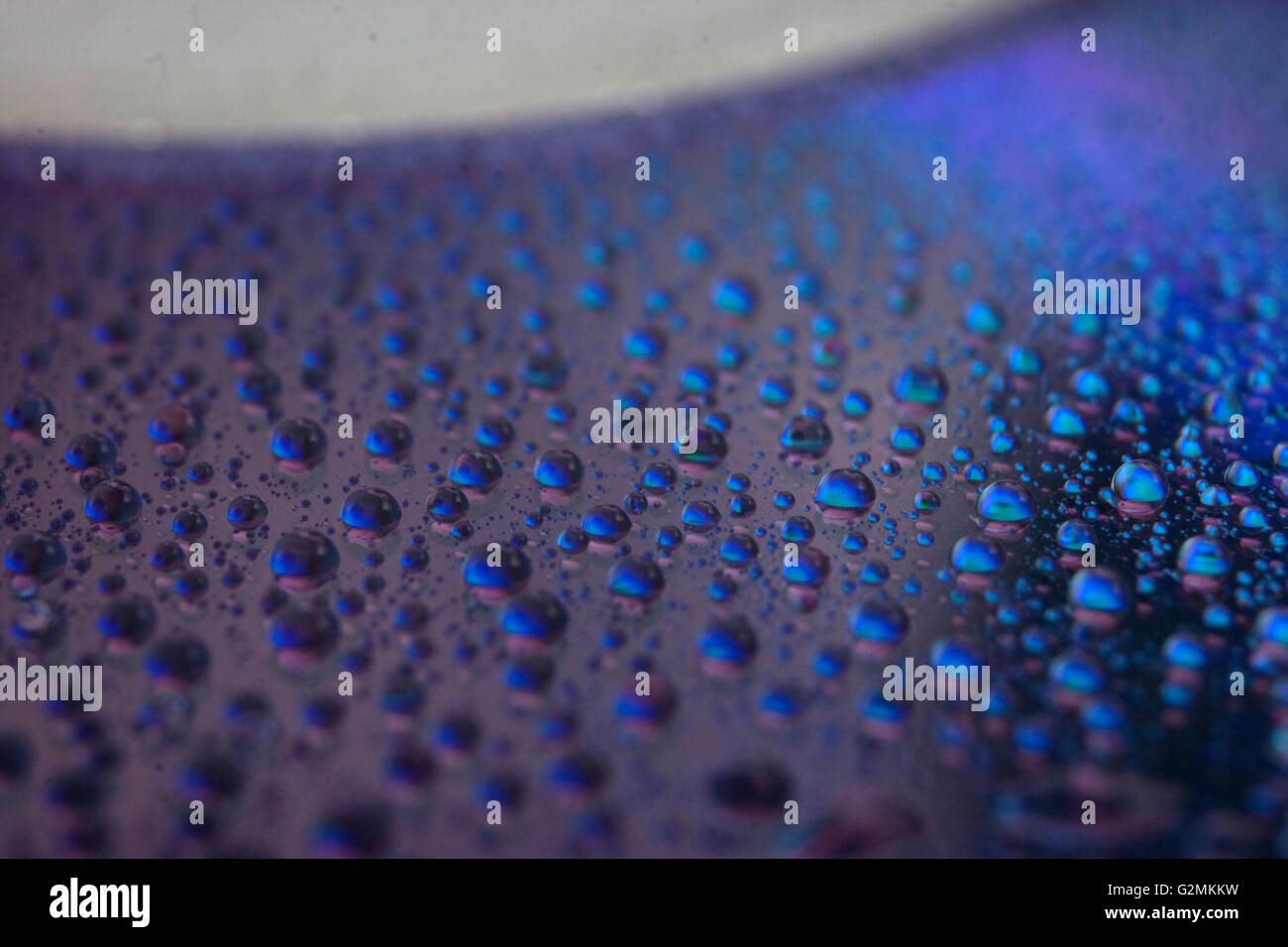 Colorato astratto watter cade closeup su cd Foto Stock