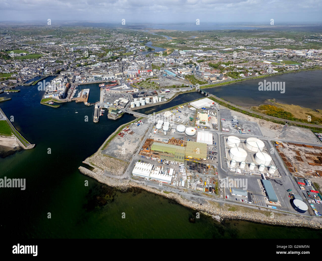 Vista aerea, porto, Galway Business Enterprise Park, il Dock, Galway, Galway, County Clare, Galway, Irlanda, Europa, antenna Foto Stock