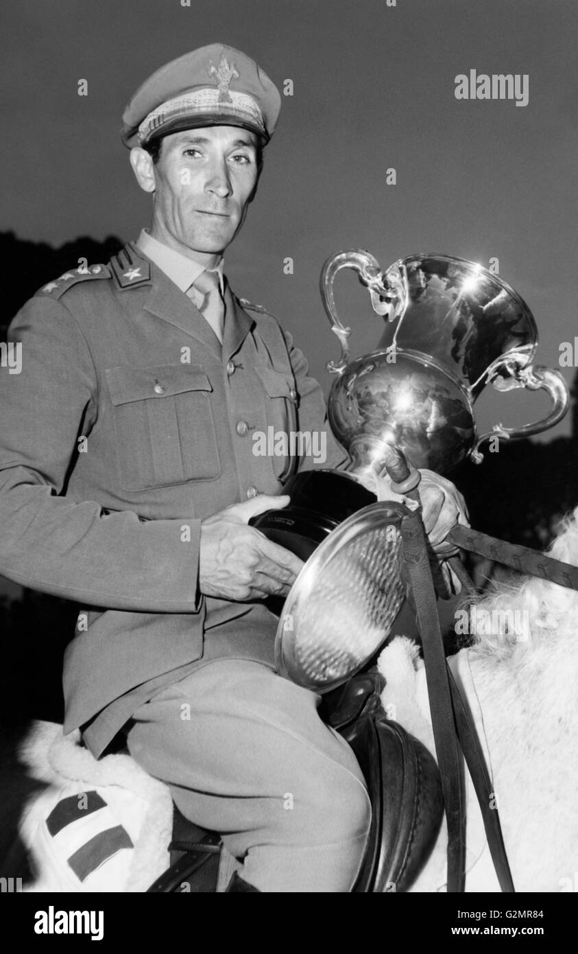 Ritratto di cavaliere e ufficiale dei carabinieri raimondo inzeo,1960 Foto Stock
