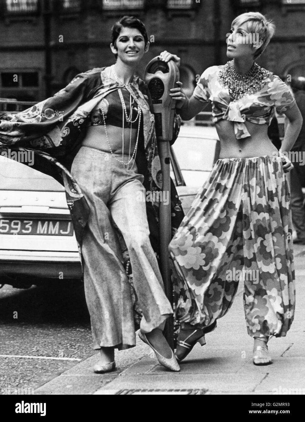 Due modelli,1960-70 Foto Stock