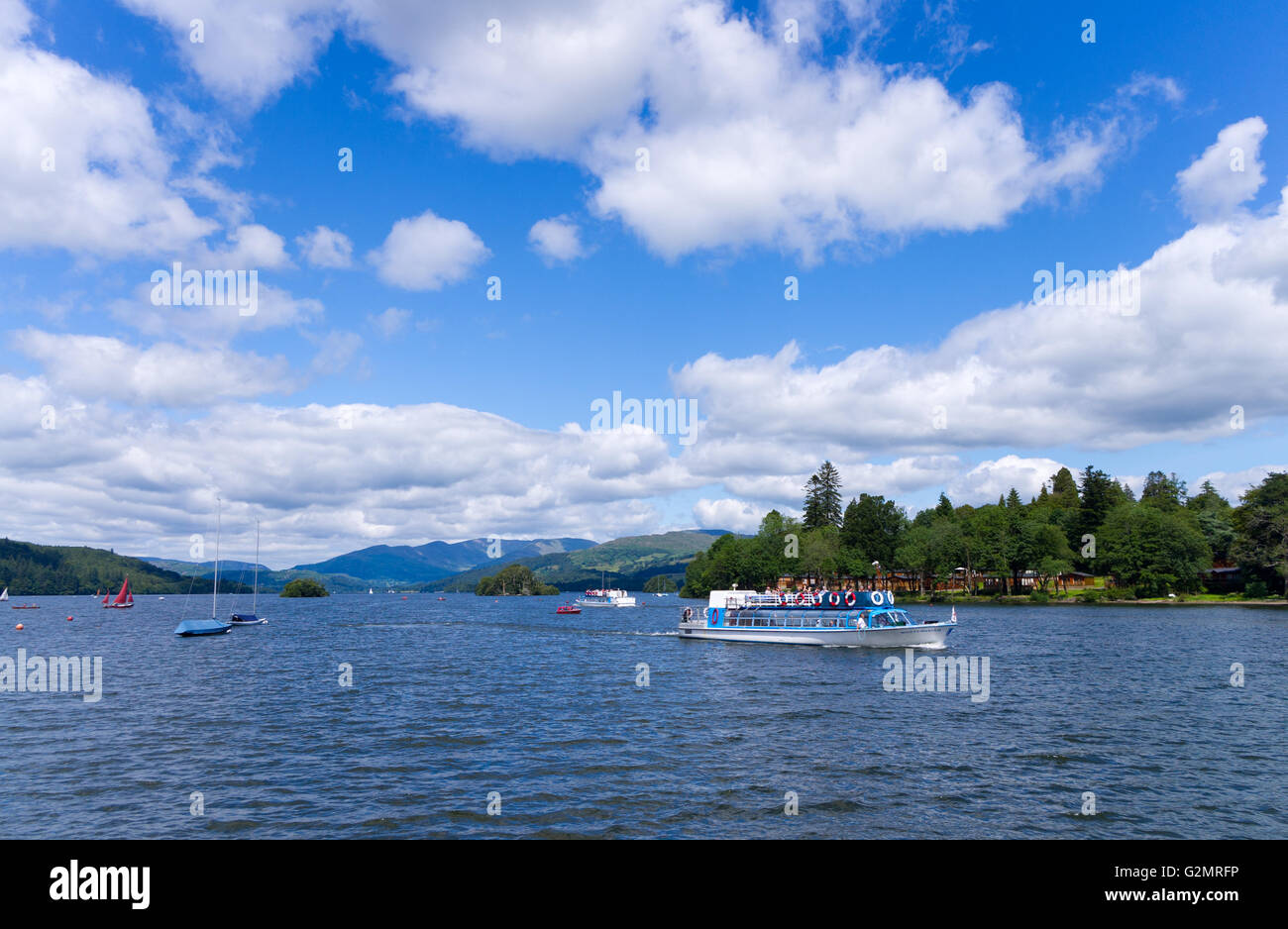 Le imbarcazioni turistiche sul Lago di Windermere Foto Stock