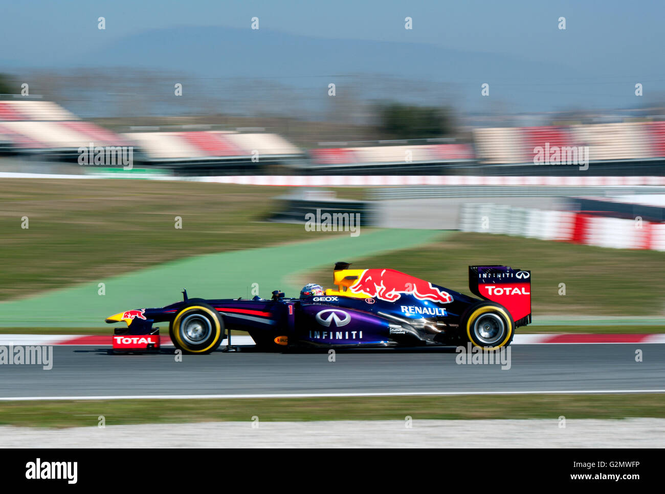 Sebastian Vettel in Red Bull Racing Renault RB9, durante la Formula 1 test eseguito su 19 - 22.02.2013 sul Circuito de Catalunya Foto Stock