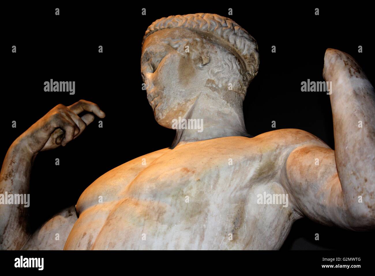 Statua in marmo della Diadoumenos (Gioventù legatura di un filetto intorno alla sua testa) 10 A.C. Foto Stock