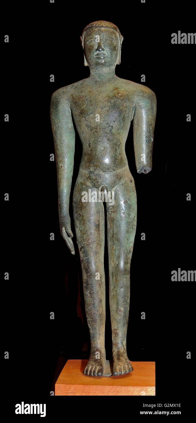 In piedi le figure di Jain Tirthankaras. In giainismo, un Tirthankara è un essere umano che aiuta a ottenere la liberazione e illuminazione come un 'Arihant' distruggendo la loro anima-karma di vincolo, divenne un modello di ruolo e leader per coloro che cercano una guida spirituale. Tirthankaras rivitalizzare la società Jain da organizzazione di quadruplice Jain ordine costituito da monaci, monache e laici e le donne laiche. Non tutte le anime diventano Tirthankaras. Foto Stock