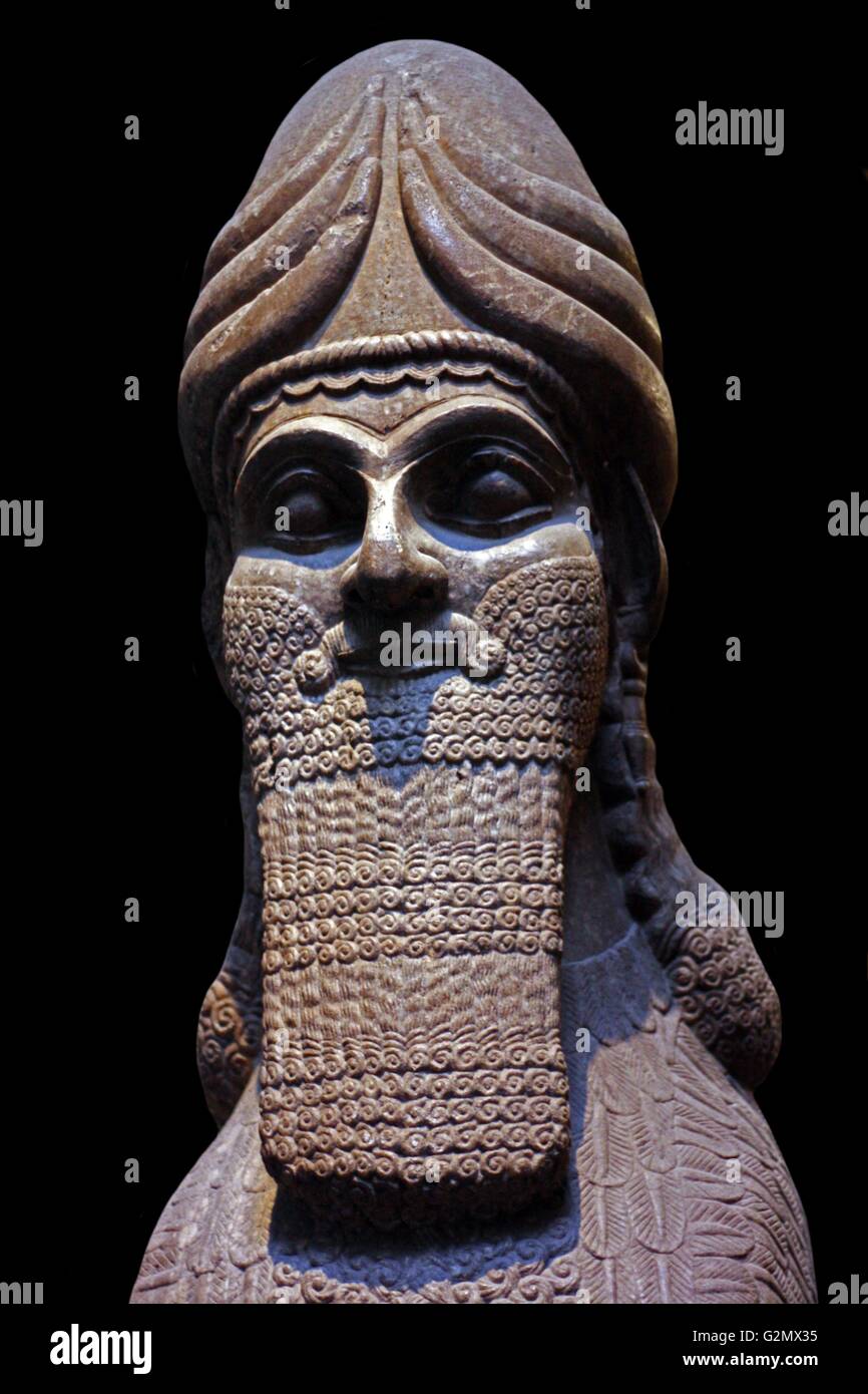 Uomo alato con testa di toro. Assira, circa 865 BC da Nimrud. Questo spirito protettivo custodito l'entrata in quello che potrebbe essere il re della appartamenti privati. Foto Stock