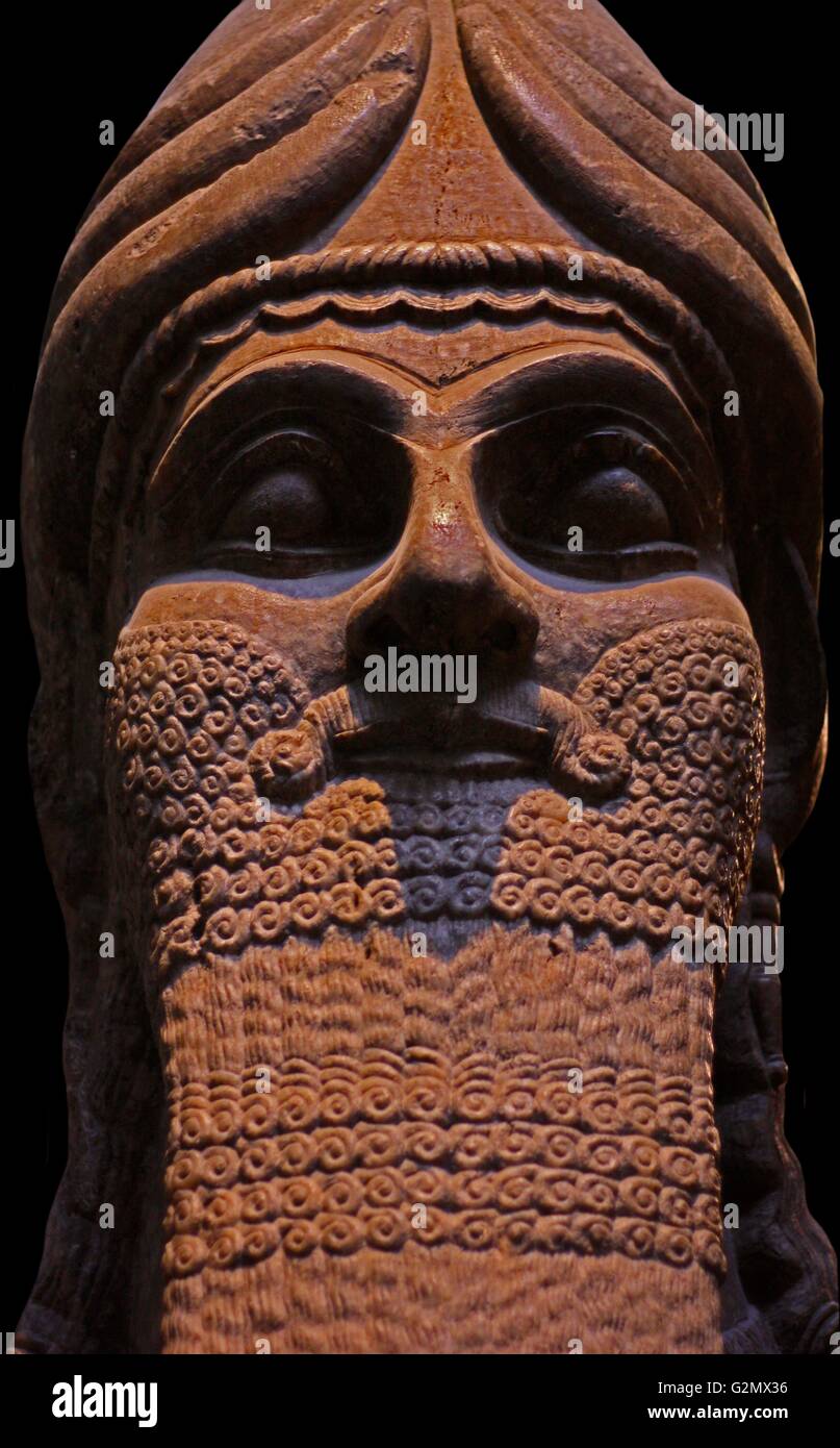 Uomo alato con testa di toro. Assira, circa 865 BC da Nimrud. Questo spirito protettivo custodito l'entrata in quello che potrebbe essere il re della appartamenti privati. Foto Stock