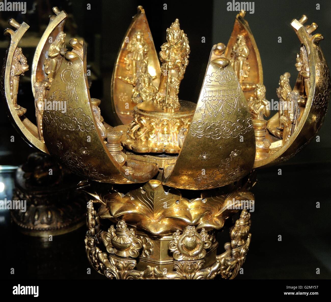 In bronzo dorato mandala in forma di un articolato lotus, dinastia Qing. Il XVII secolo D.C. Mandala sono simboli mistici che aiuti la meditazione e concentrare le energie spirituali. Foto Stock