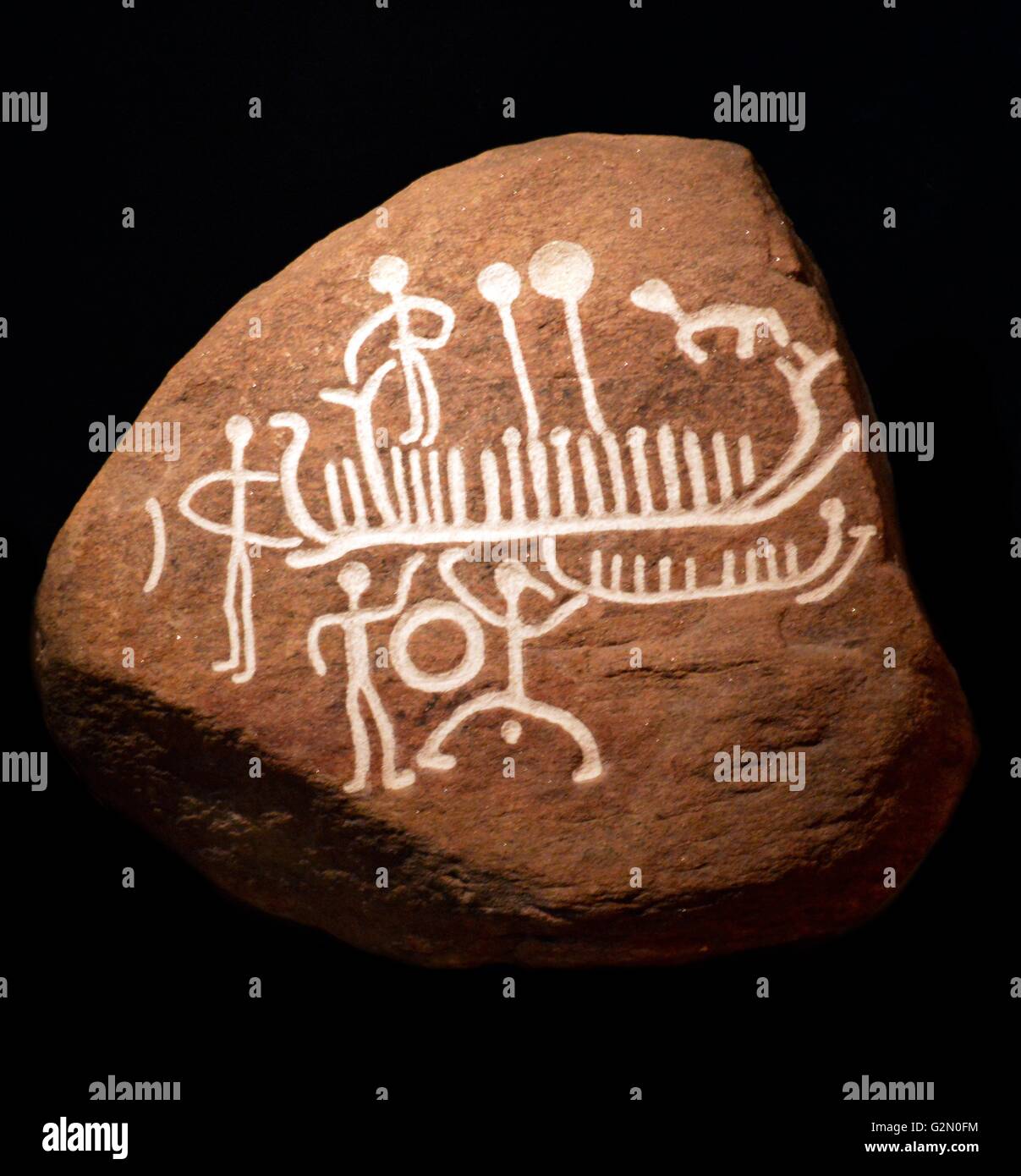 L'equipaggio di una nave dancing per onorare il sole; raffigurato su una pietra da Engelstrup (Nord - Ovest Zelanda, in Danimarca). 1100-700BC. Foto Stock