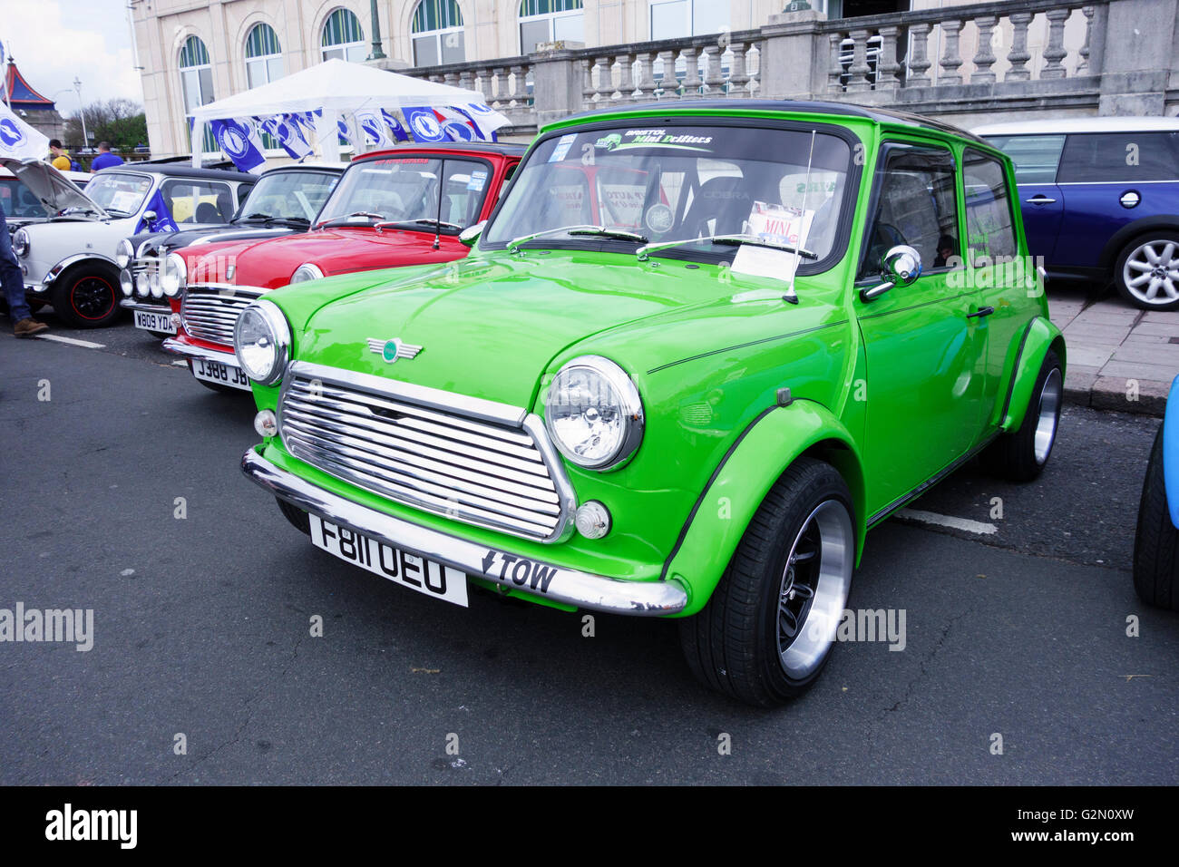 A 2 porte berlina Austin Mini Mayfair (1988) sul display in unità di Madeira dopo aver completato il 2016 London-Brighton Mini Run. Foto Stock