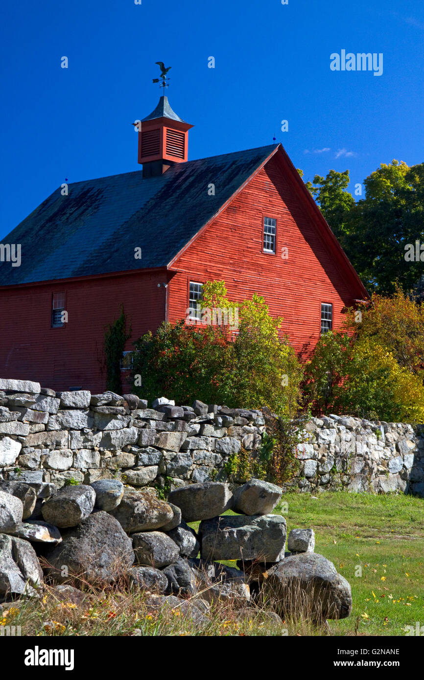 Granaio rosso nella campagna vicino a Keene, New Hampshire, Stati Uniti d'America. Foto Stock