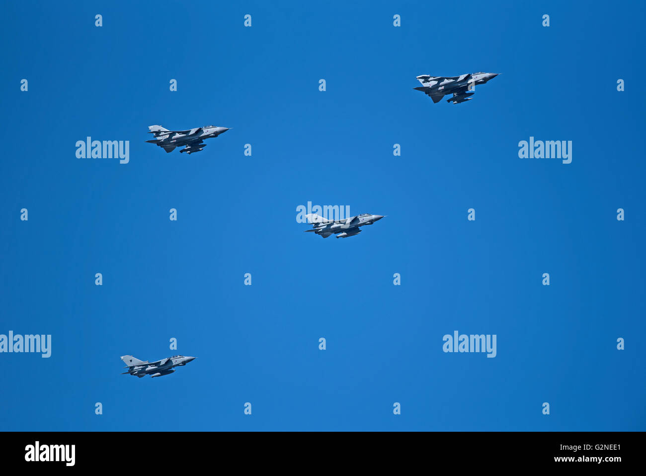Una nave di quattro volo di RAF Tornado Swing aerei ad ala a Lossiemouth Scozia. SCO 10,392. Foto Stock
