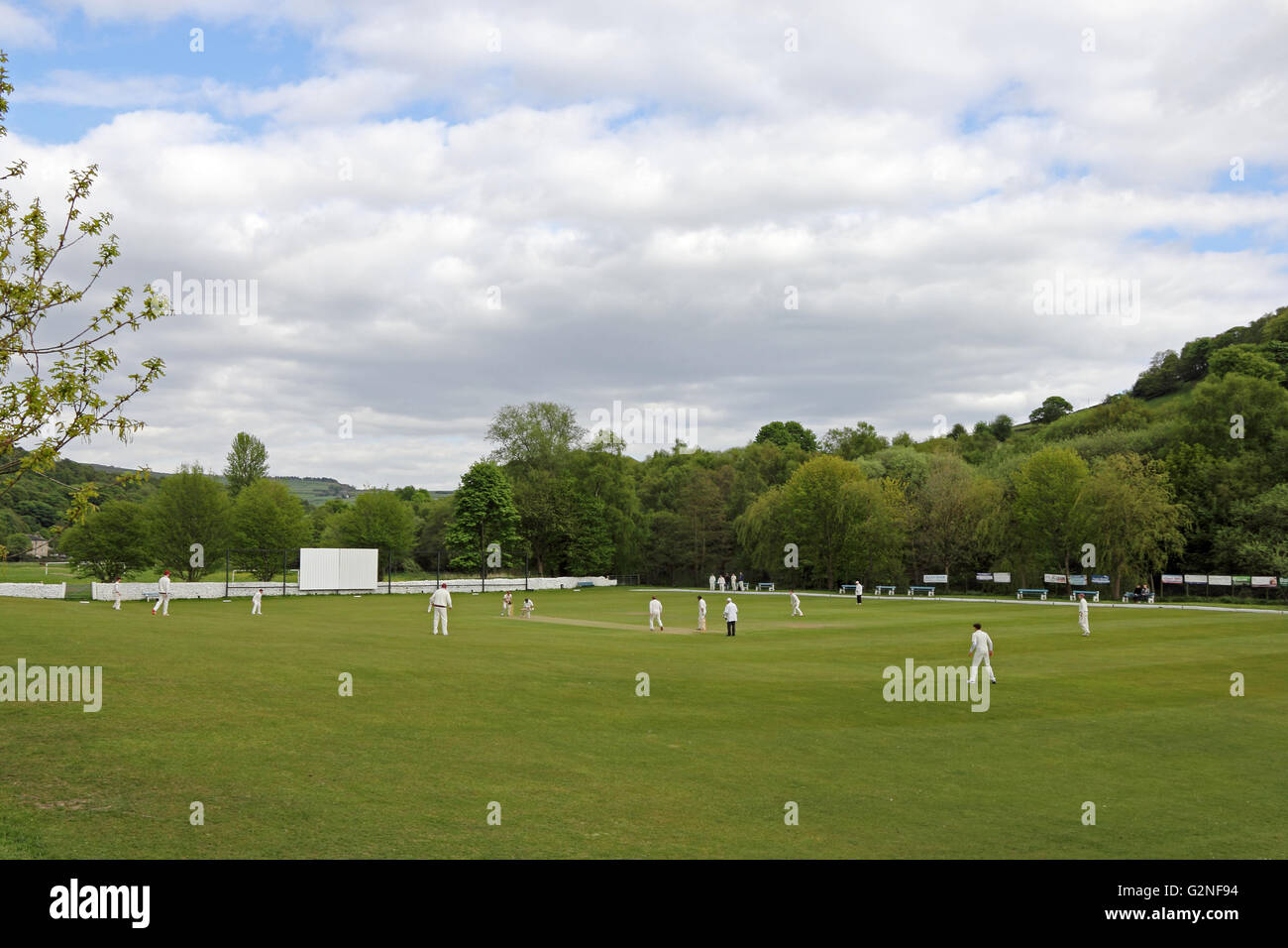 Villaggio partita di cricket, Mytholmroyd, Hebden Bridge Foto Stock