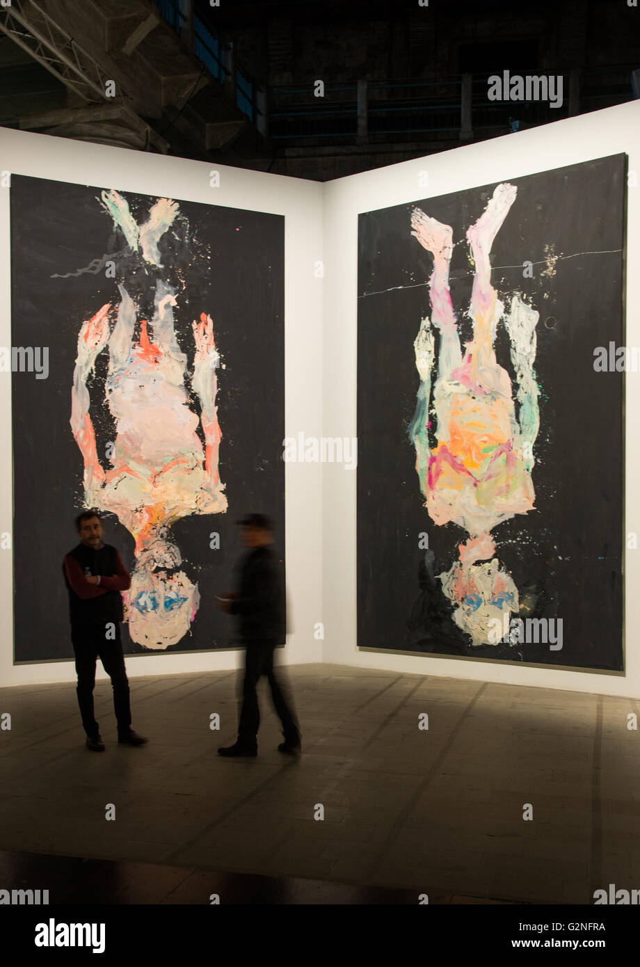 Venezia, Italia - circa novembre 2015 - due di Georg Baseltiz's artwrks alla Biennale di Venezia 2015 Foto Stock