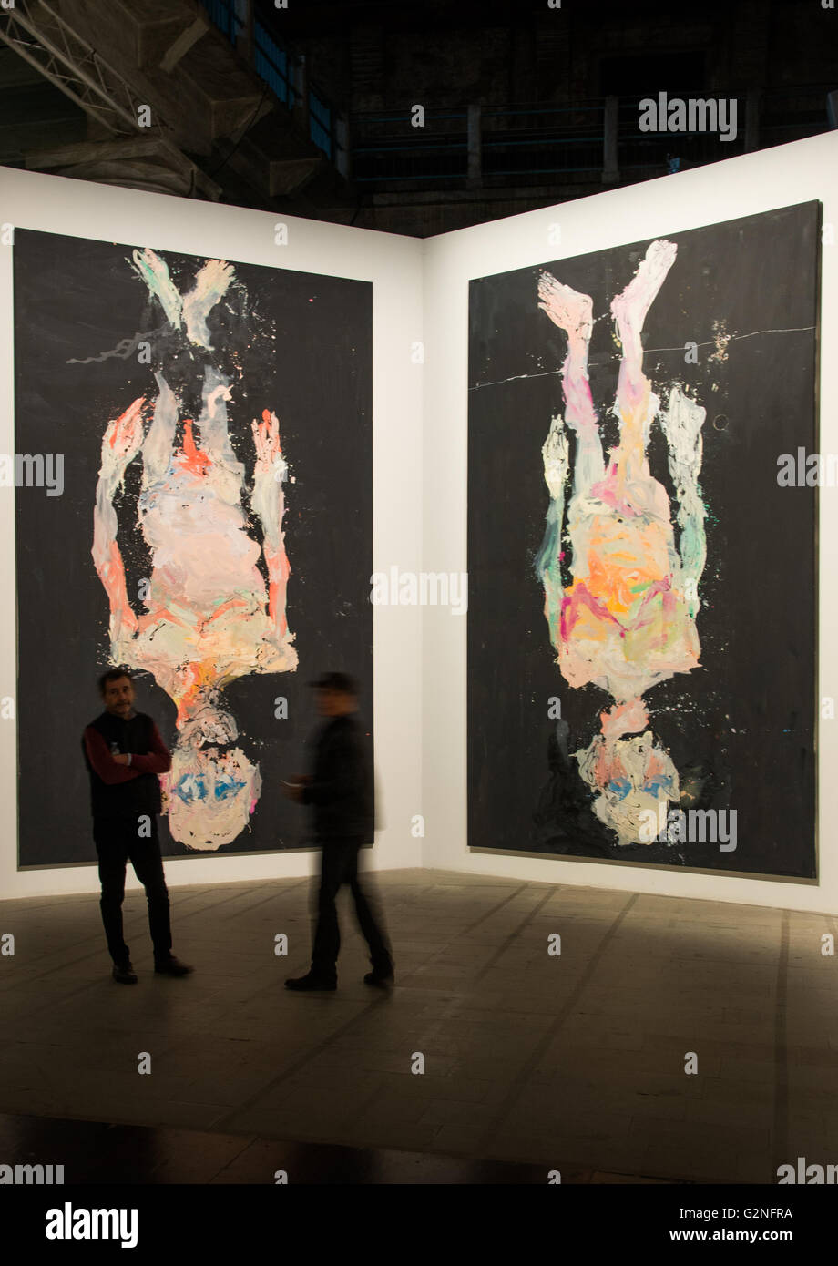 VENEZIA, ITALIA - NOVEMBRE 2015 CIRCA - due opere di Georg Baselitz alla Biennale di Venezia 2015 Foto Stock