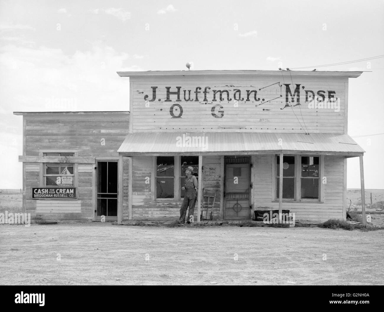 J. Huffman è costretto a chiudere la General Store a causa della siccità,Grassy Butte,North Dakota,STATI UNITI D'AMERICA,Arthur Rothstein per la Farm Security Administration (FSA),Luglio 1936 Foto Stock