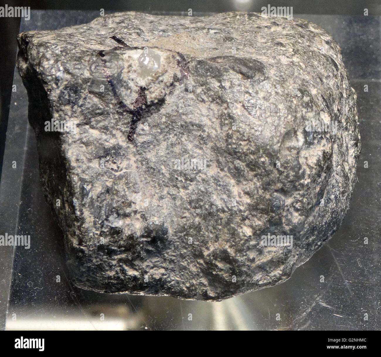 Un 'Kimberlite' Rock. Un rock più noto per talvolta contenenti diamanti, chiamato dopo la città di Kimberley in Sud Africa, dove la scoperta di un 83.5 carati (16,70 g) diamante nel 1871 ha generato un diamante rush, eventualmente la creazione del foro grande. Datata 2014 Foto Stock