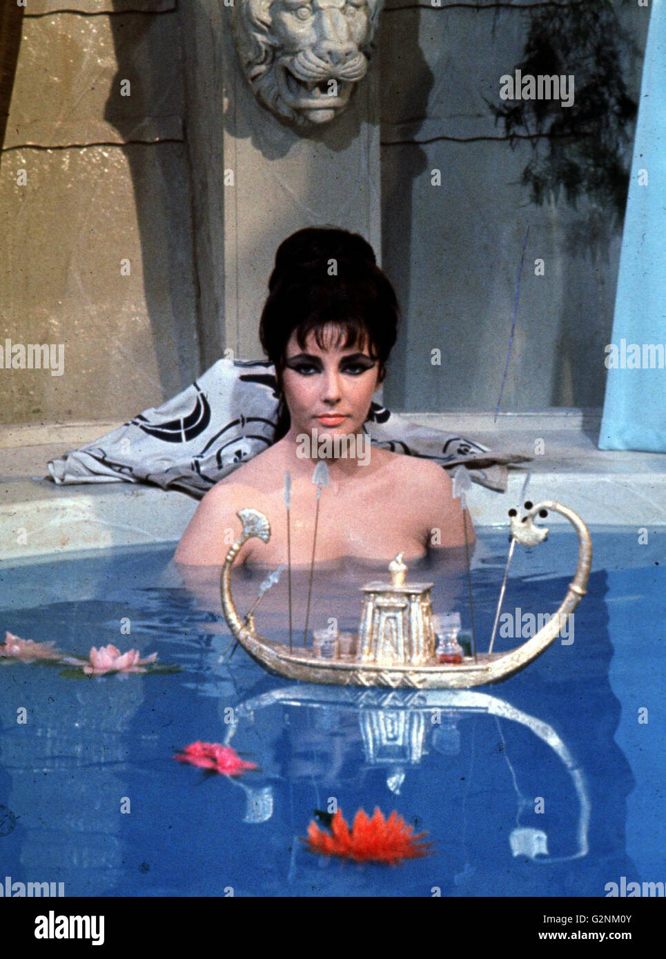 Elizabeth Taylor come Cleopatra nel 1963 Epico Dramma film diretto da Joseph L. Mankiewicz. Foto Stock