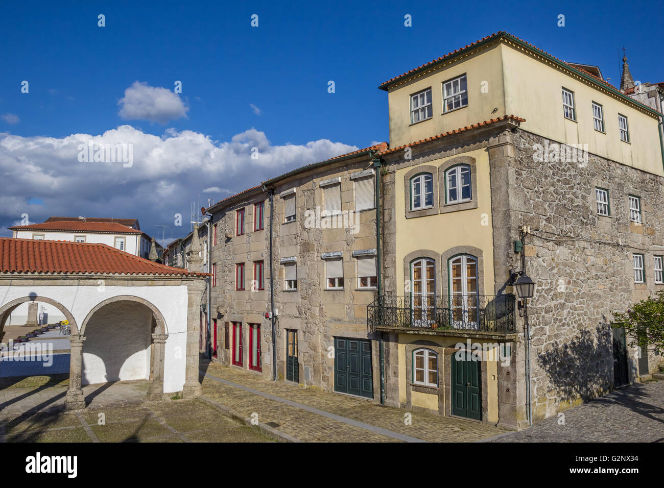 Le vecchie case in Ponte da Barca, Portogallo Foto Stock